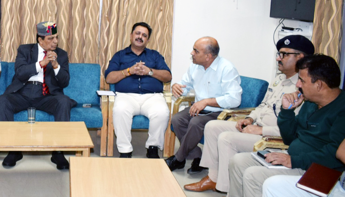 डॉ. शांडिल ने सोलन शहर में पेयजल की समुचित व्यवस्था सुनिश्चित करने के दिए निर्देश