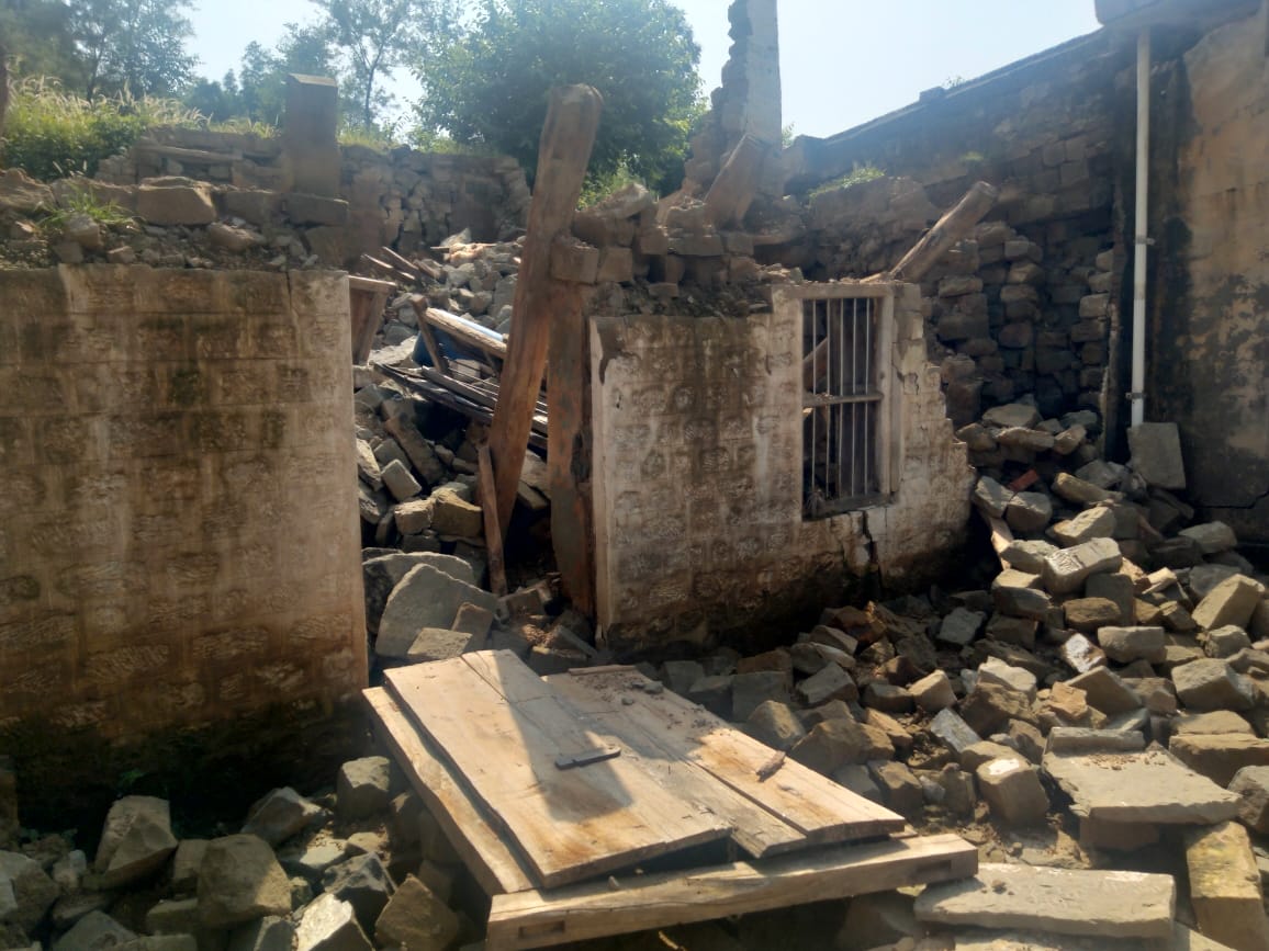 मनमोहन शर्मा ने जामन दा डोरा गांव में भारी वर्षा के कारण हुए क्षतिग्रस्त हुए मकानों का लिया जायज़ा